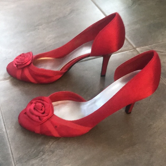FIONI Red Satin Rosebud Heels 👠 7 - Picture 4 of 10
